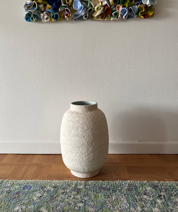 Stor vit med turkos insida