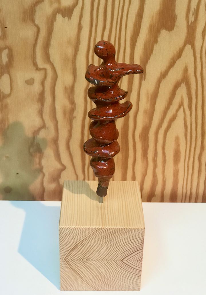 Röd dansande figur